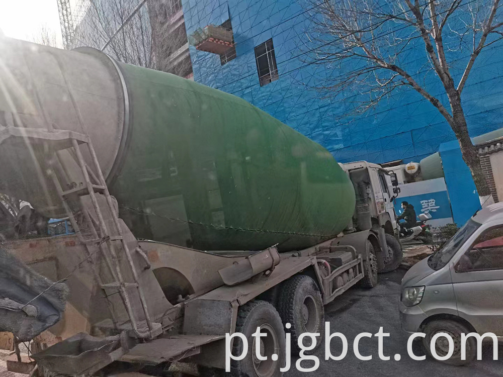 Cold and warm cement mixer truck tank coat